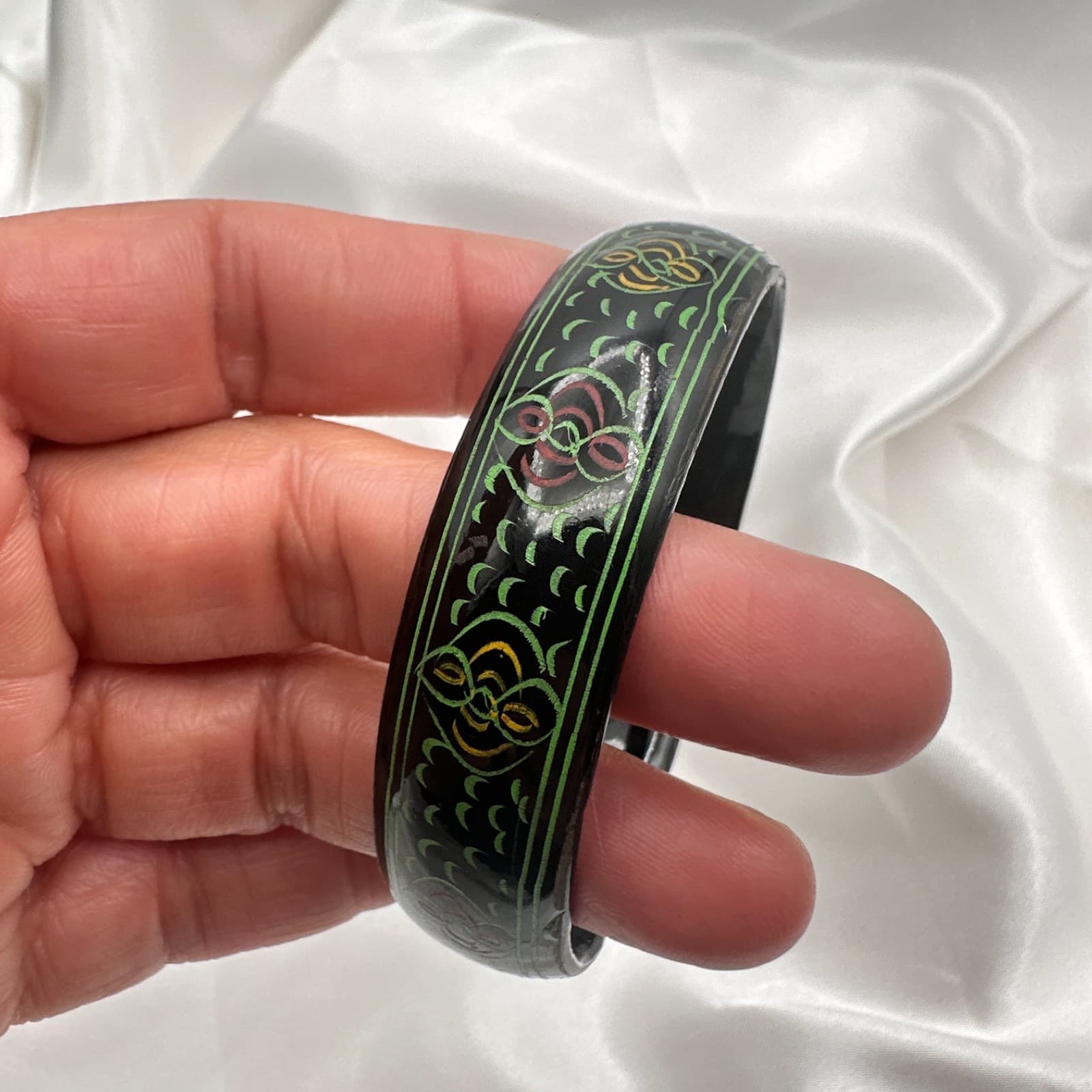 Vintage 80s Hand Painted Lacquer Wood Bangle Intricate Floral Ethnic Jewelry - Thumbnail 6