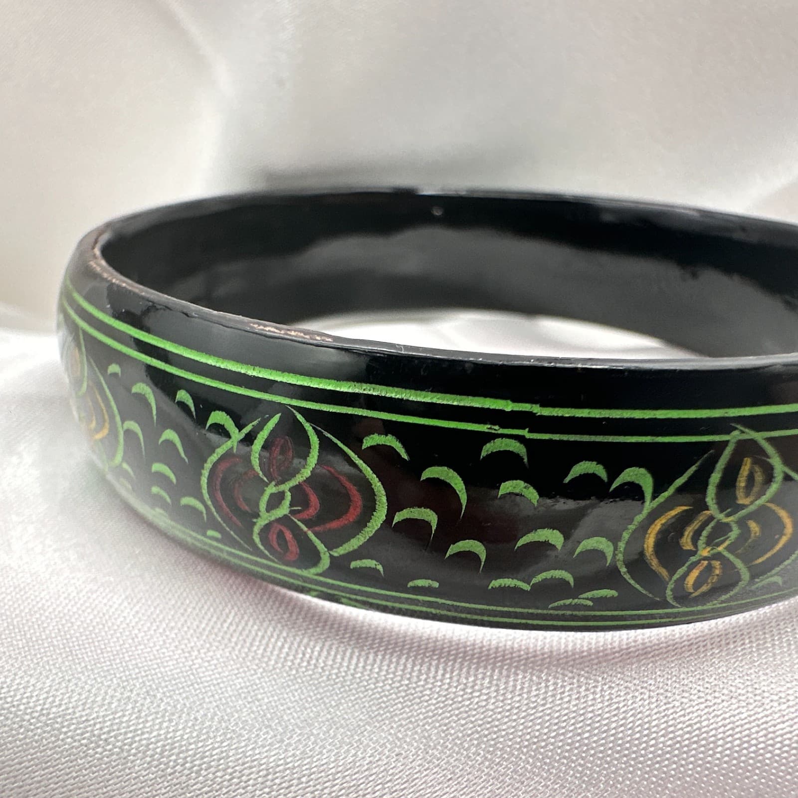 Vintage 80s Hand Painted Lacquer Wood Bangle Intricate Floral Ethnic Jewelry - Thumbnail 2