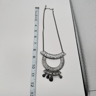 Vintage 80s Silver Tone Hammered Bib Statement Necklace Teardrop Charms Jewelry - Thumbnail 8