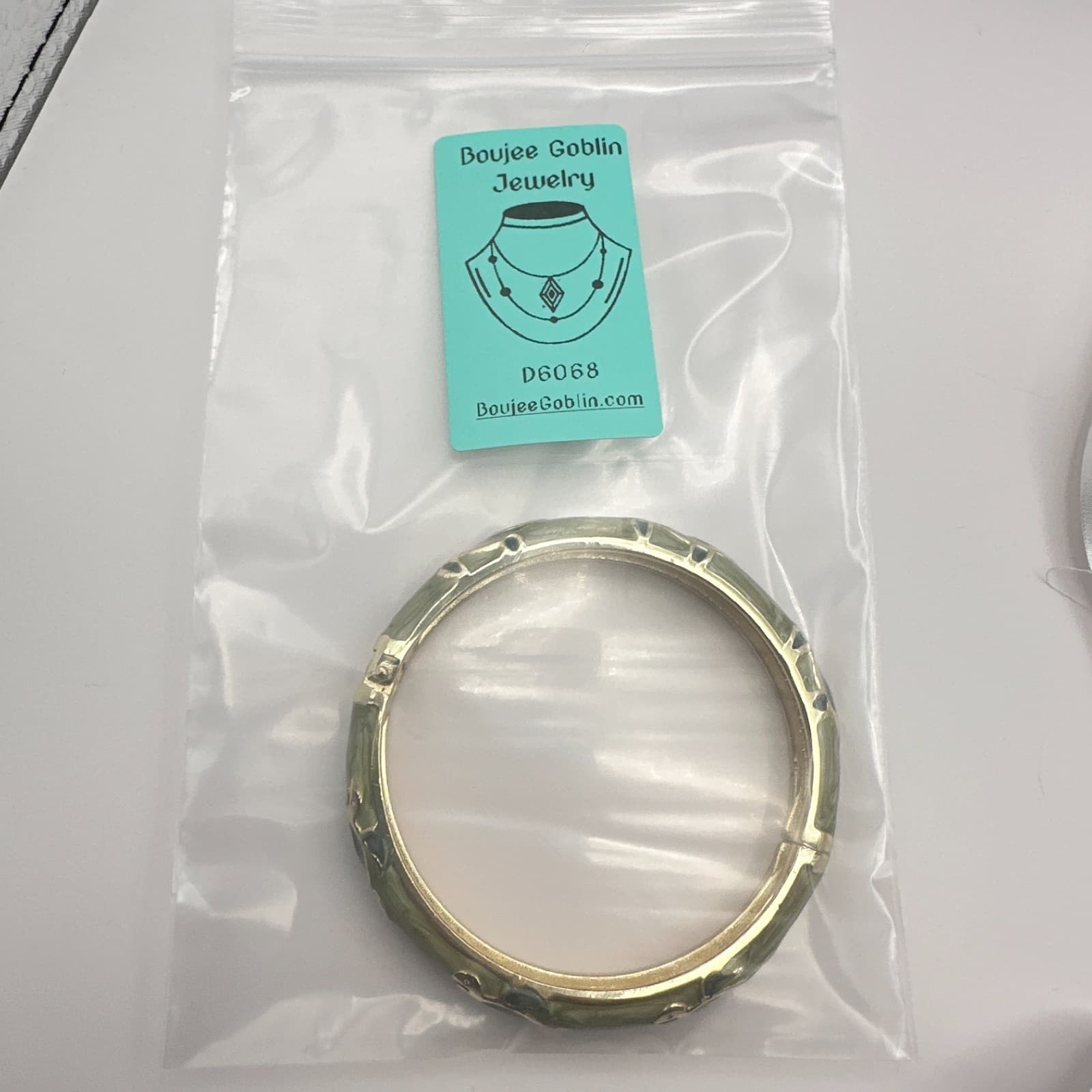 Vintage 80s Gold Tone Chai Charm Expandable Bangle Bracelet Classic Jewelry - Thumbnail 3