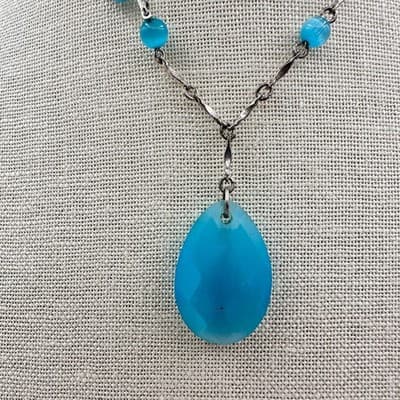 Vintage Y2K Avon Blue Teardrop Pendant Necklace Silver Tone Statement Jewelry - Thumbnail 2