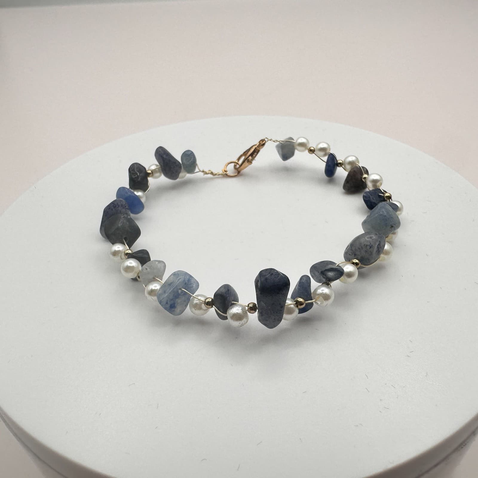 Vintage 90s Blue Sodalite Chip Faux Pearl Beaded Bracelet Statement Jewelry - Thumbnail 4