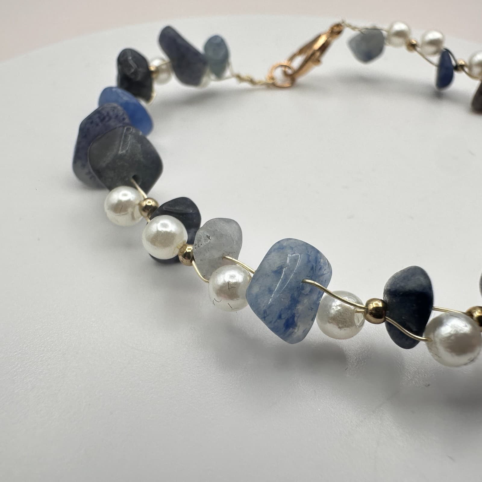Vintage 90s Blue Sodalite Chip Faux Pearl Beaded Bracelet Statement Jewelry - Thumbnail 3