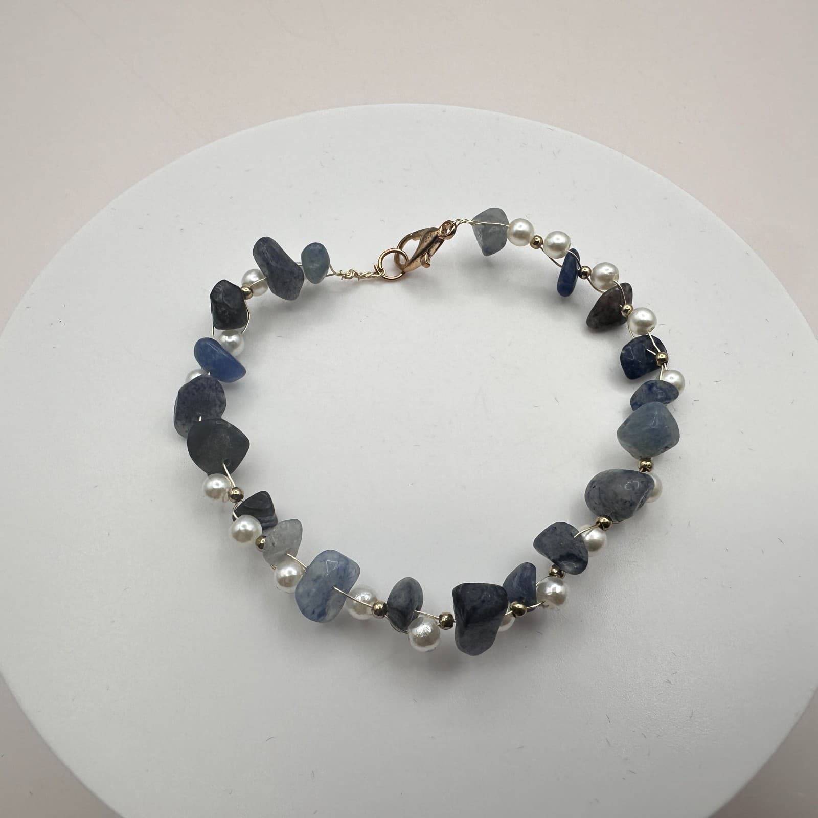 Vintage 90s Blue Sodalite Chip Faux Pearl Beaded Bracelet Statement Jewelry - Thumbnail 8