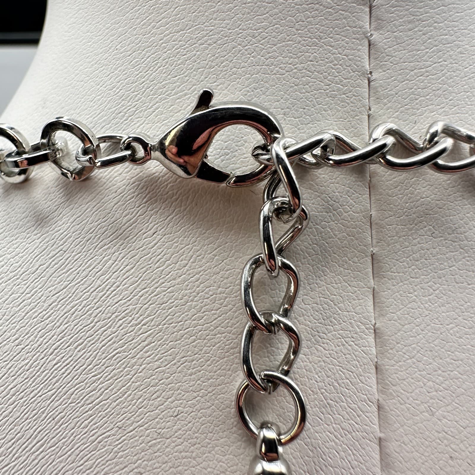 Vintage 90s Silver Tone Bib Necklace Faux Pearl Beaded Charm Women's Jewelry 90s - Thumbnail 9