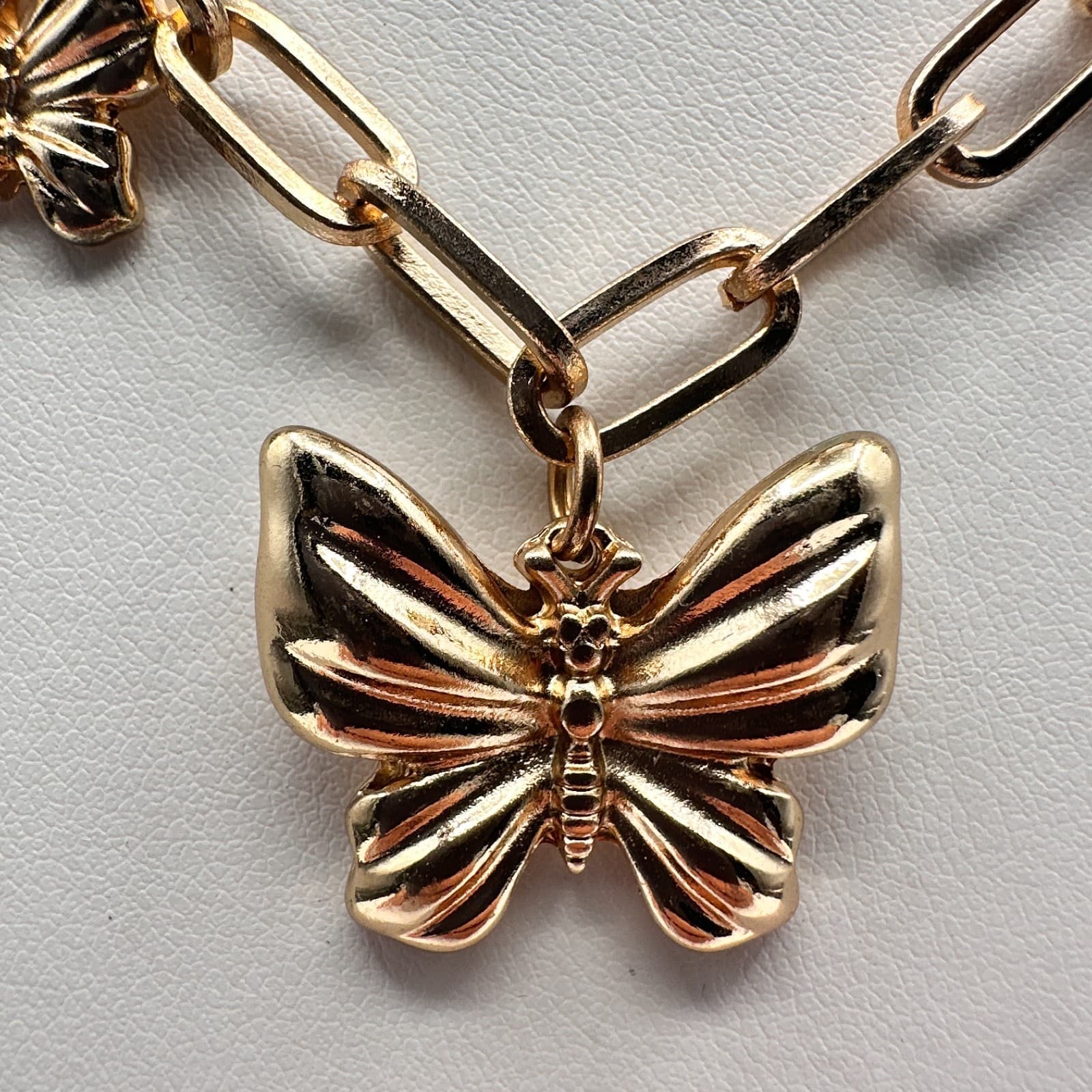Vintage 90s Gold Tone Butterfly Charm Paperclip Chain Necklace Fashion Jewelry - Thumbnail 4