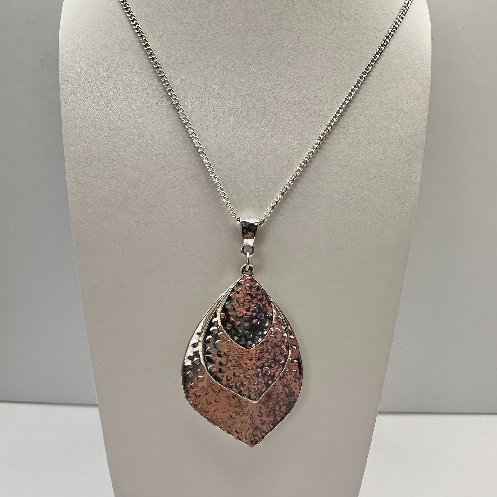 Vintage 90s Triple Tier Hammered Teardrop Pendant Necklace Silver Tone Jewelry - Thumbnail 2