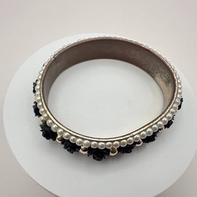 Vintage 90s Faux Pearl Black Rose Bangle Gold Tone Bracelet Fashion Jewelry - Thumbnail 4