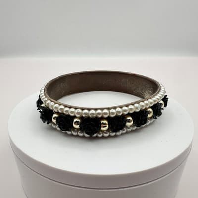 Vintage 90s Faux Pearl Black Rose Bangle Gold Tone Bracelet Fashion Jewelry - Thumbnail 2