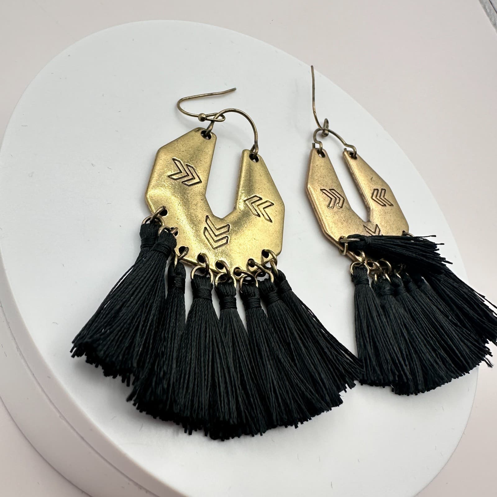 Vintage 90s Gold Tone Arrow Etched Black Tassel Dangle Earrings Fashion Jewelry - Thumbnail 6