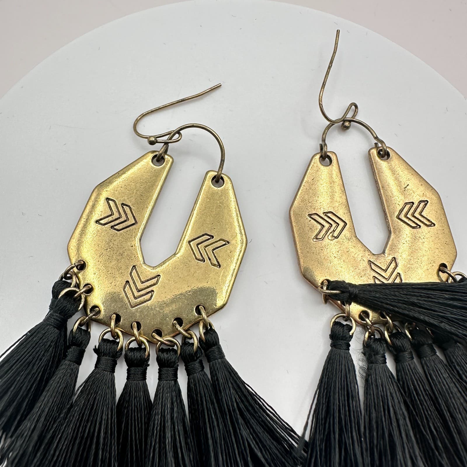 Vintage 90s Gold Tone Arrow Etched Black Tassel Dangle Earrings Fashion Jewelry - Thumbnail 7