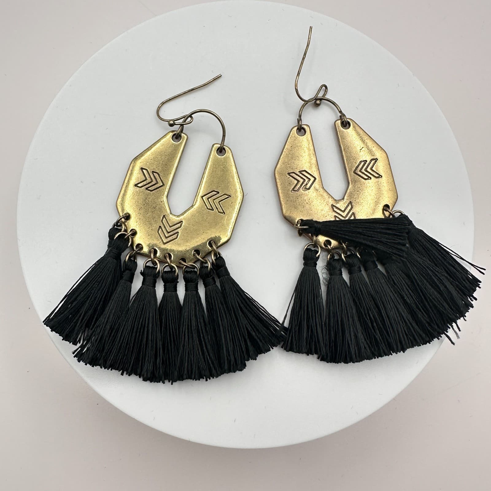 Vintage 90s Gold Tone Arrow Etched Black Tassel Dangle Earrings Fashion Jewelry - Thumbnail 2