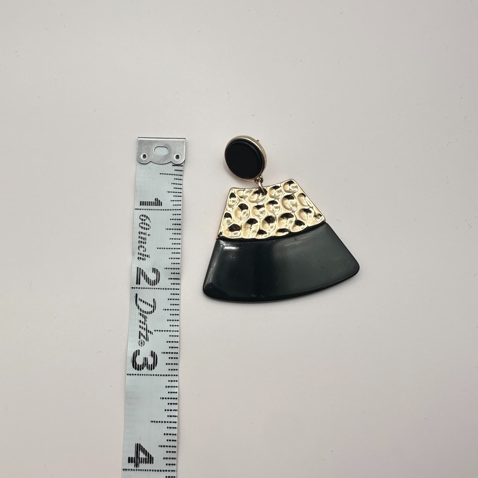 Vintage 90s Black Enamel Gold Tone Hammered Fan Drop Dangle Earrings Jewelry - Thumbnail 7