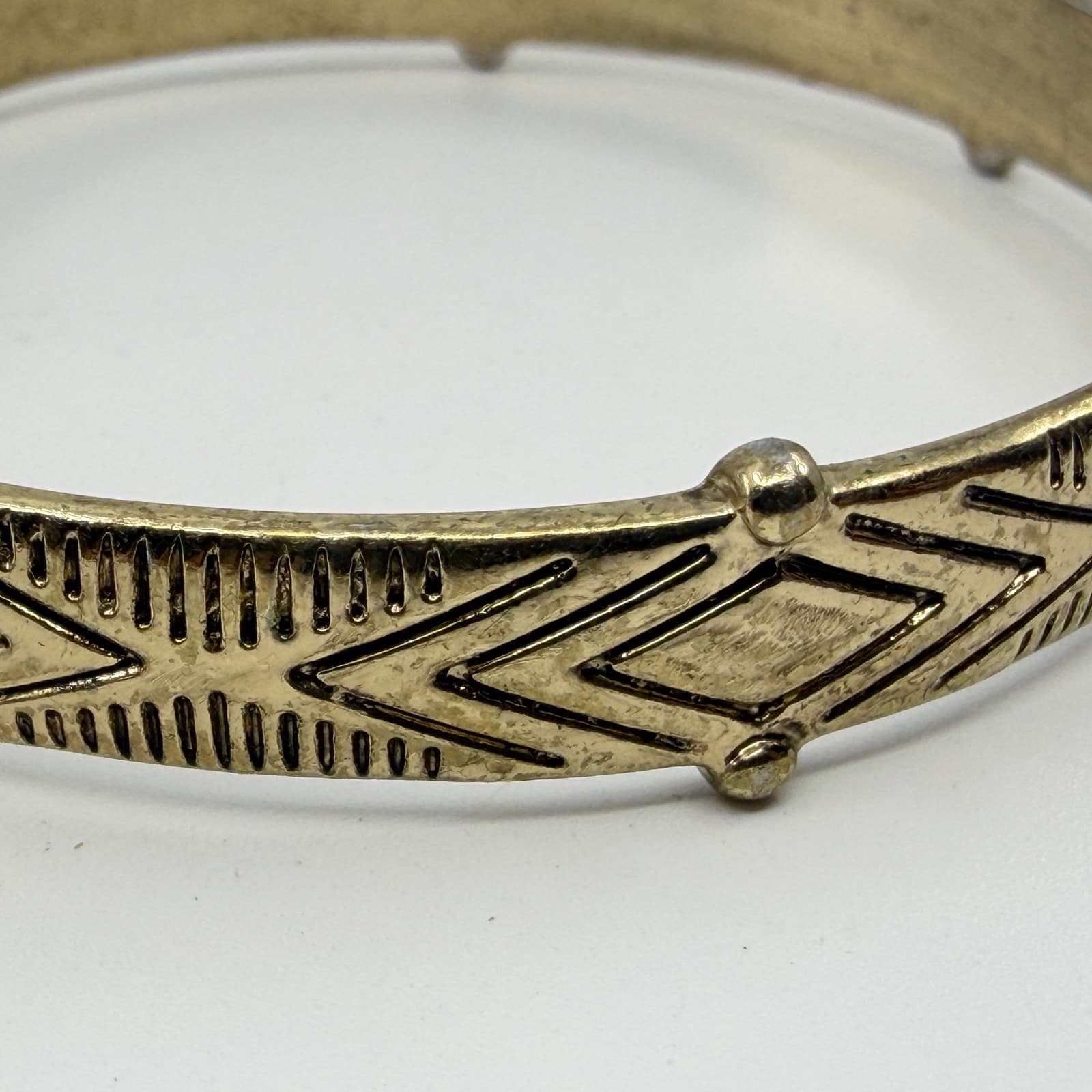 Etched Gold Tone Bangle Bracelet Geometric Pattern Boho Stackable Accessory - Thumbnail 7