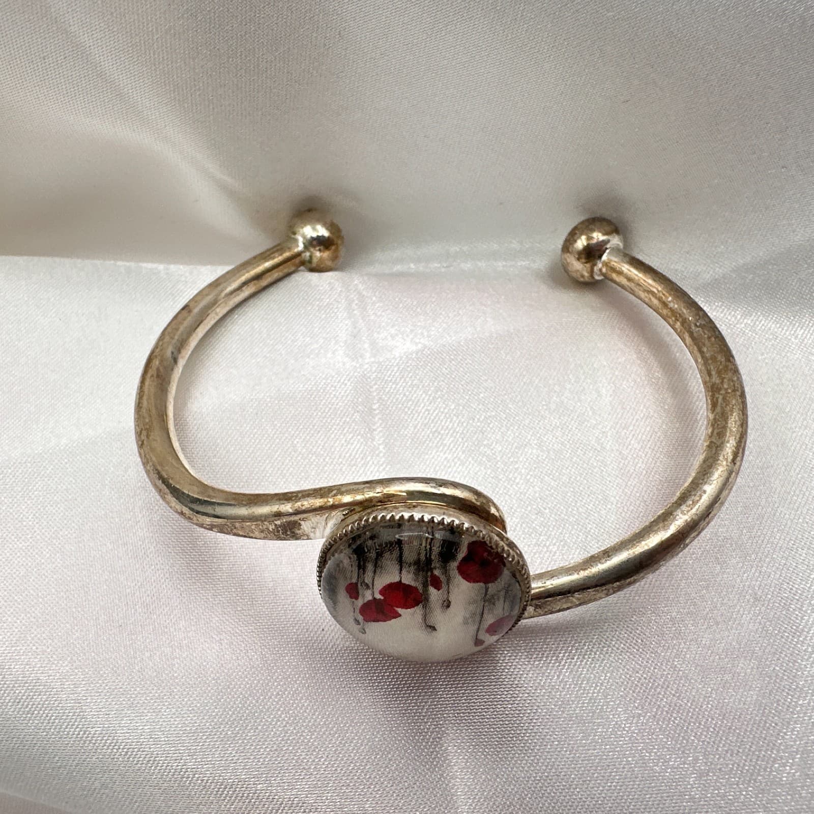 Vibrant 80s Red Poppy Flower Bangle Silver Tone Cabochon Cuff Bracelet Jewelry - Thumbnail 5