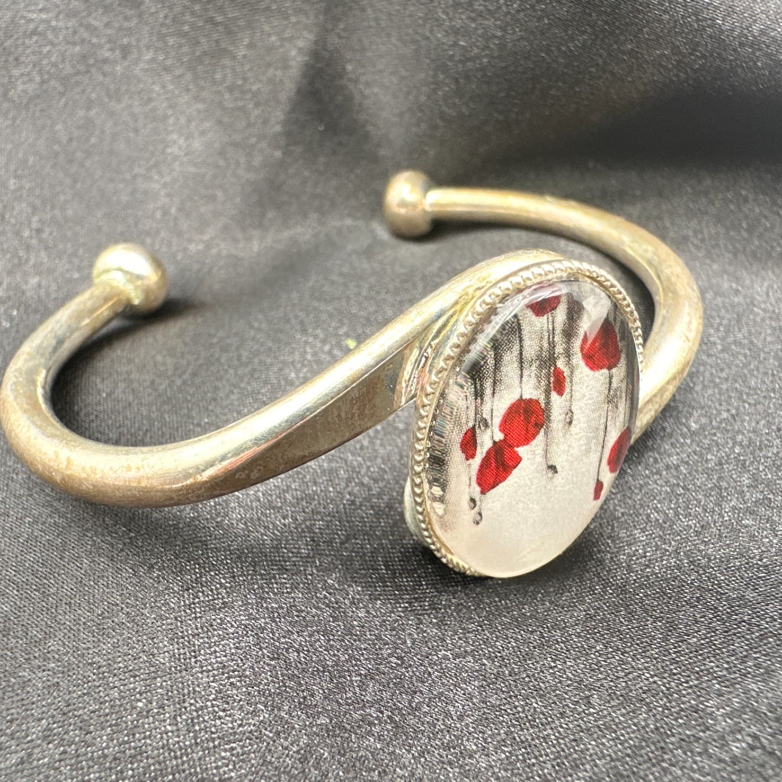 Vibrant 80s Red Poppy Flower Bangle Silver Tone Cabochon Cuff Bracelet Jewelry - Thumbnail 3