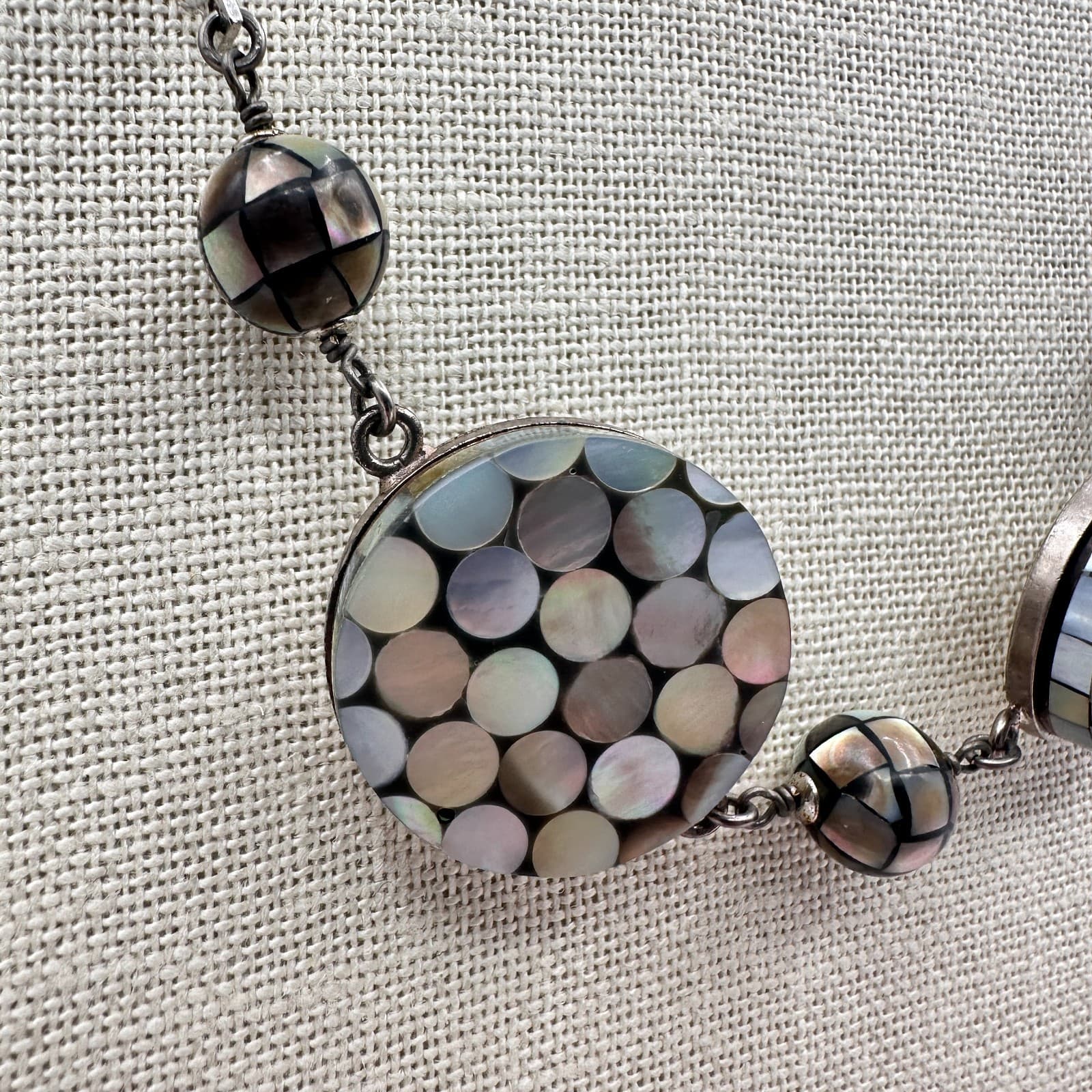 Vintage 80s Mother Pearl Hematite Mosaic Open Circle Link Necklace Retro Jewelry - Thumbnail 4