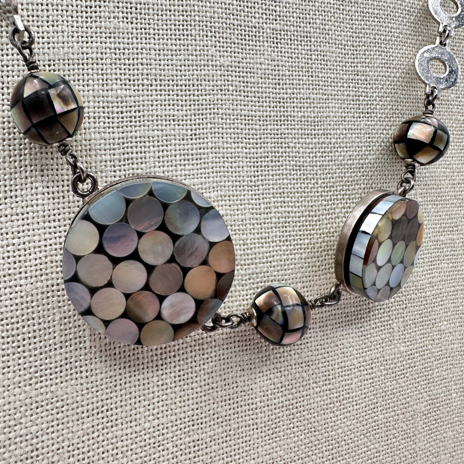 Vintage 80s Mother Pearl Hematite Mosaic Open Circle Link Necklace Retro Jewelry - Thumbnail 5