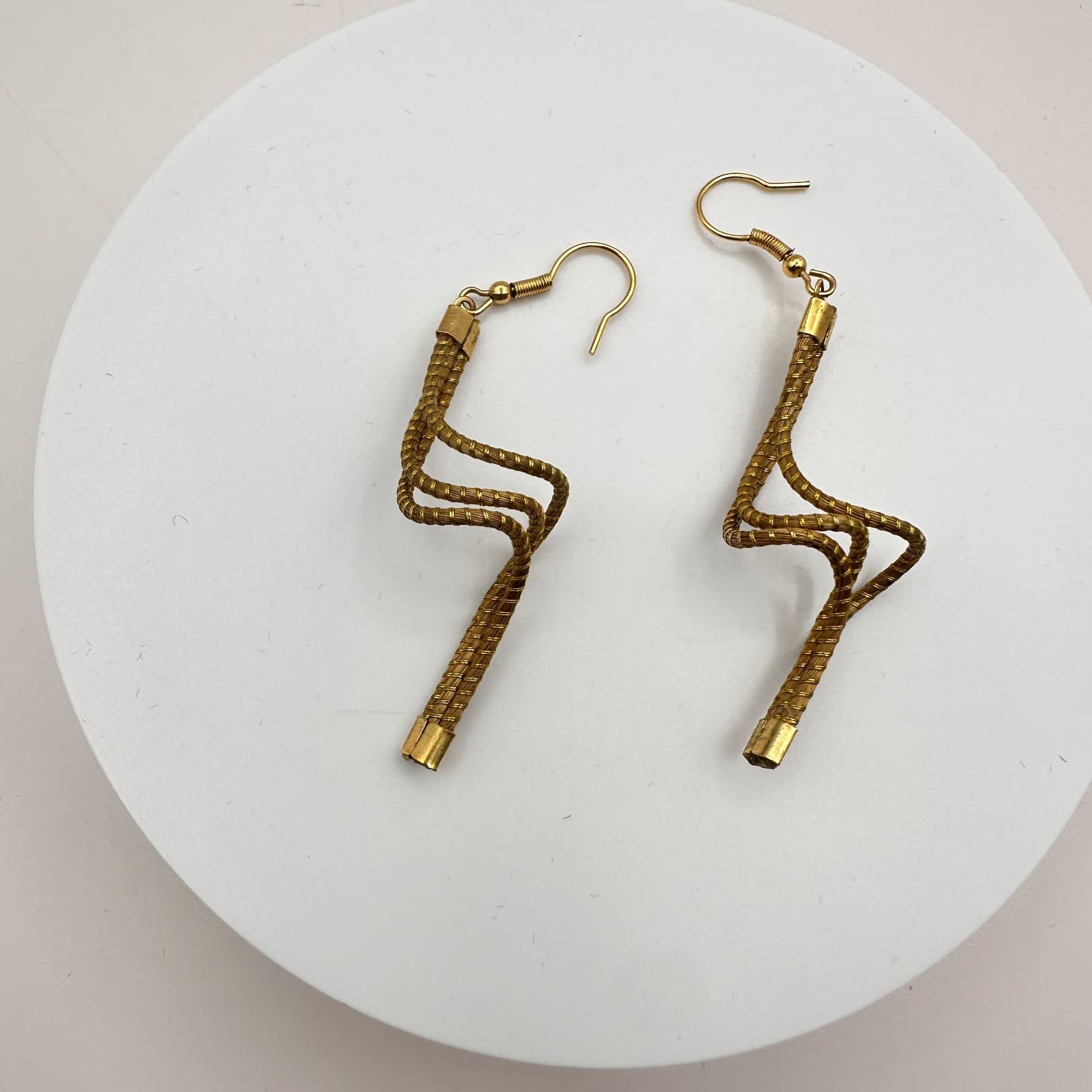 Vintage 90s Gold Tone Twisted Wire Mesh Dangle Earrings Minimalist Boho Jewelry - Thumbnail 2