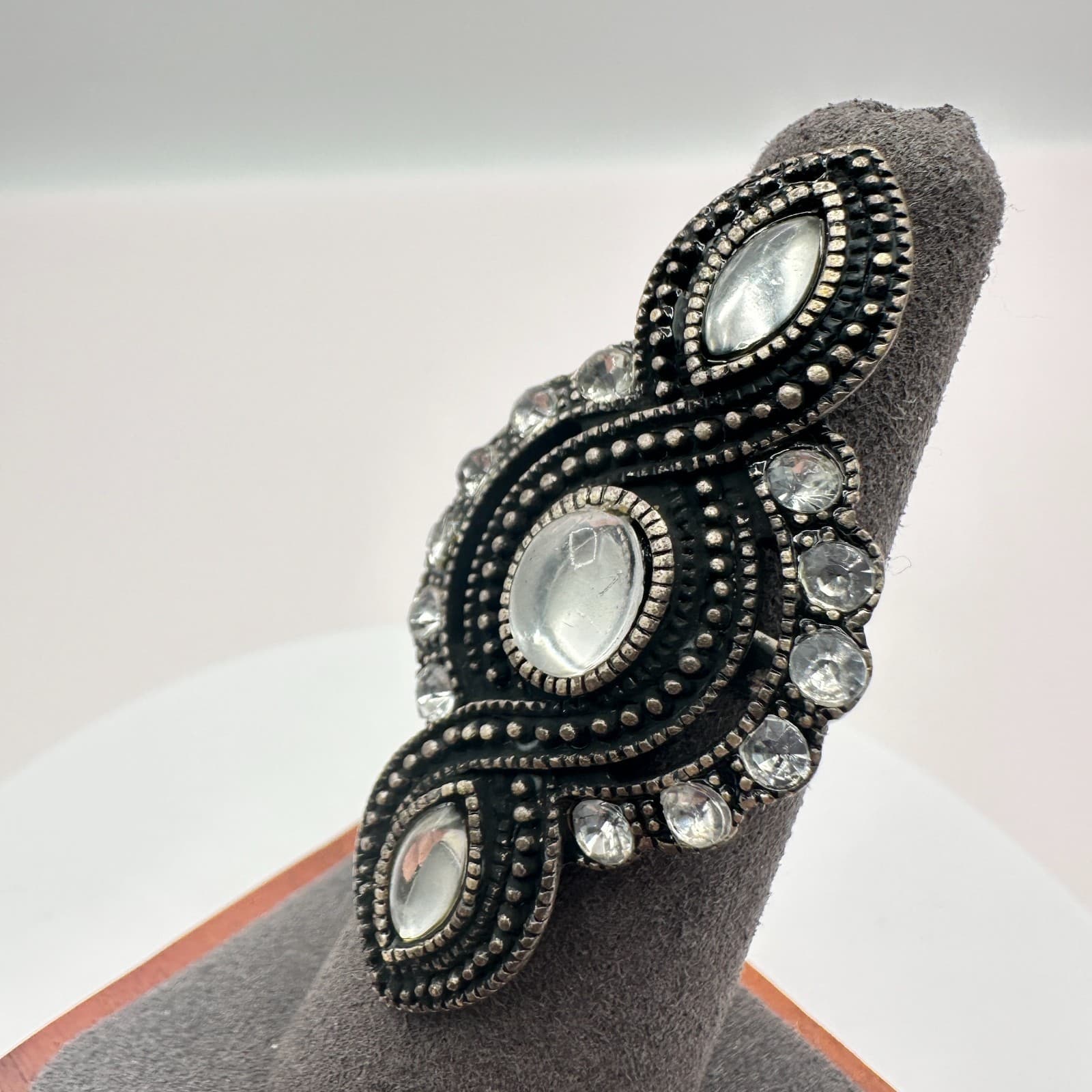 Vintage 80s Statement Ring Clear Rhinestone Gunmetal Oval Filigree Band Jewelry - Thumbnail 3