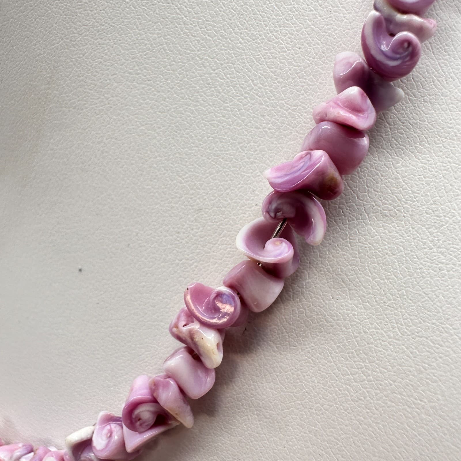 Vintage 90s Shell Chip Gold Tone Necklace Retro Women's Classic Fashion Jewelry - Thumbnail 7