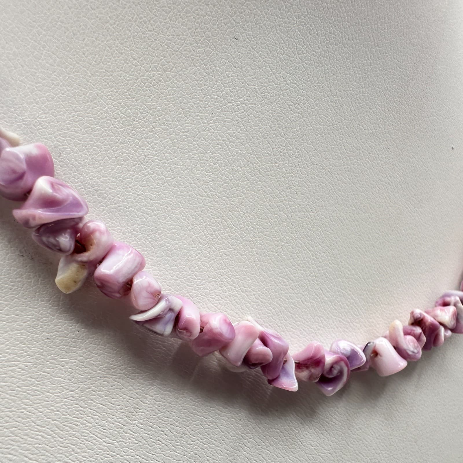 Vintage 90s Shell Chip Gold Tone Necklace Retro Women's Classic Fashion Jewelry - Thumbnail 3
