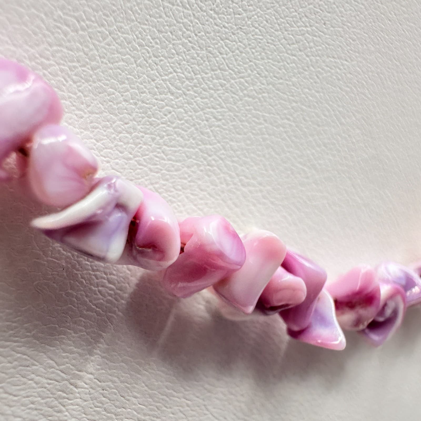 Vintage 90s Shell Chip Gold Tone Necklace Retro Women's Classic Fashion Jewelry - Thumbnail 5