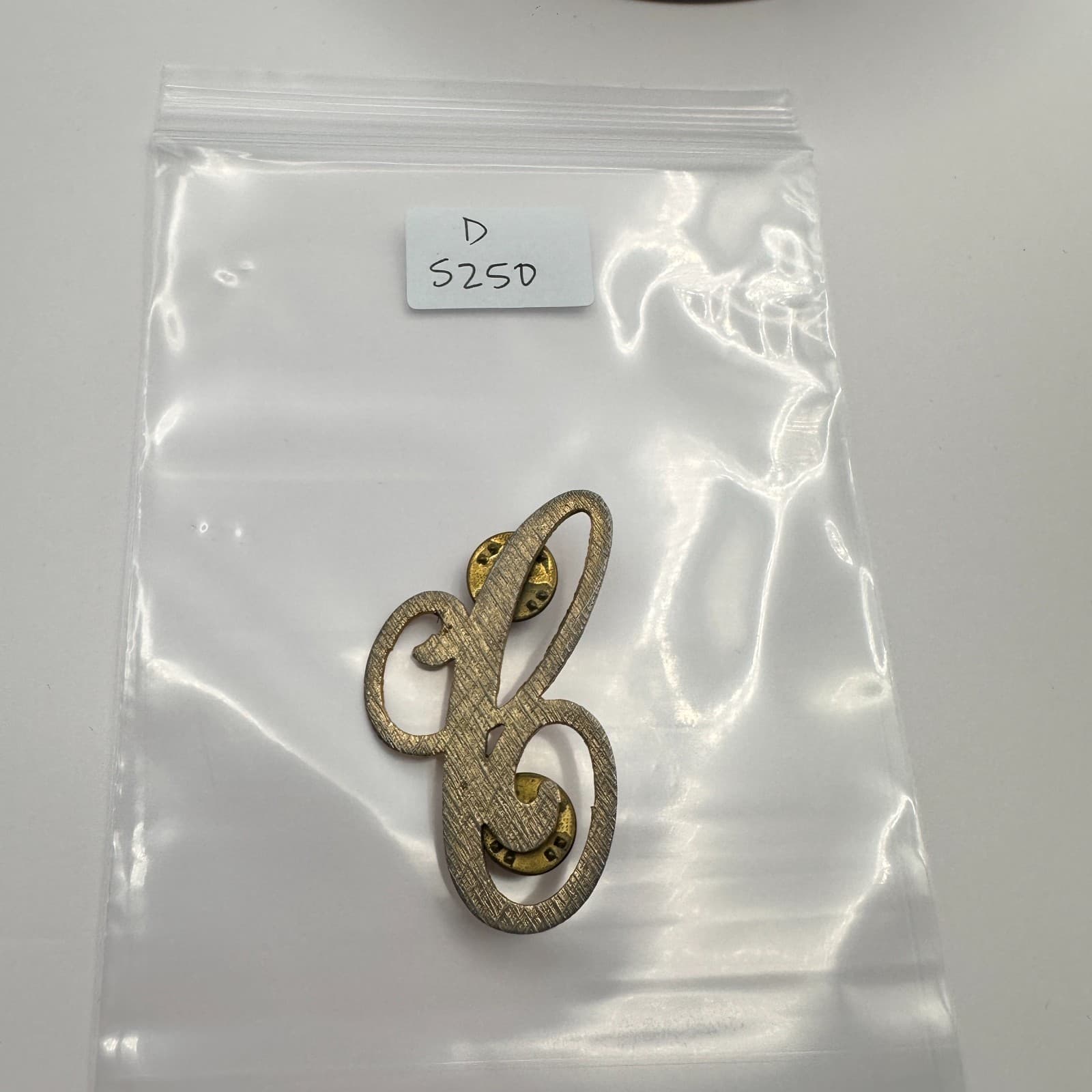 VTG Y2K B Initial Gold Tone Textured Lapel Pin Unisex Classic Fashion Jewelry - Thumbnail 9