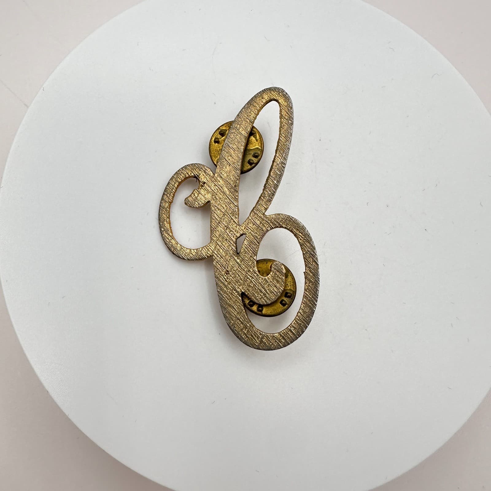 VTG Y2K B Initial Gold Tone Textured Lapel Pin Unisex Classic Fashion Jewelry - Thumbnail 3