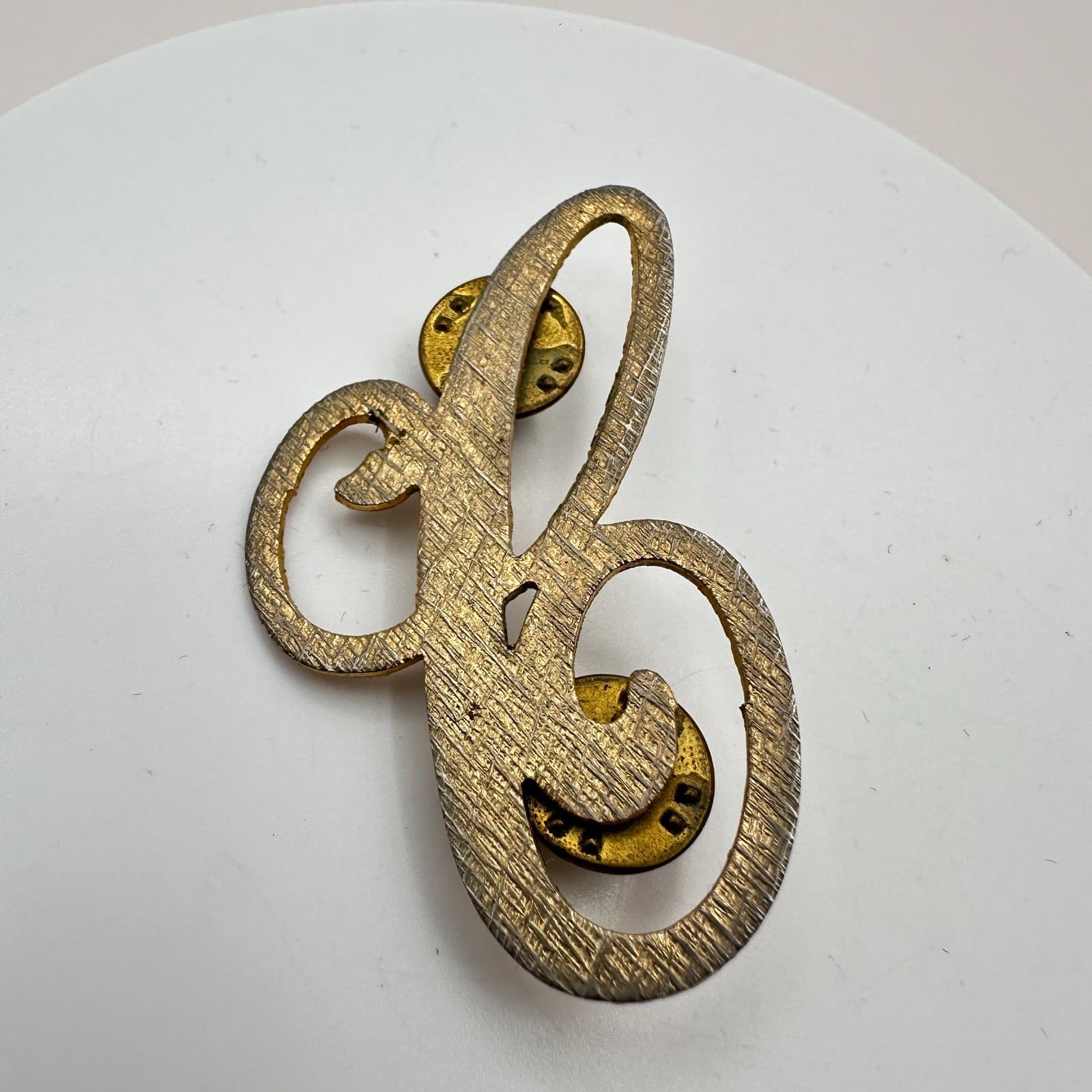 VTG Y2K B Initial Gold Tone Textured Lapel Pin Unisex Classic Fashion Jewelry - Thumbnail 5