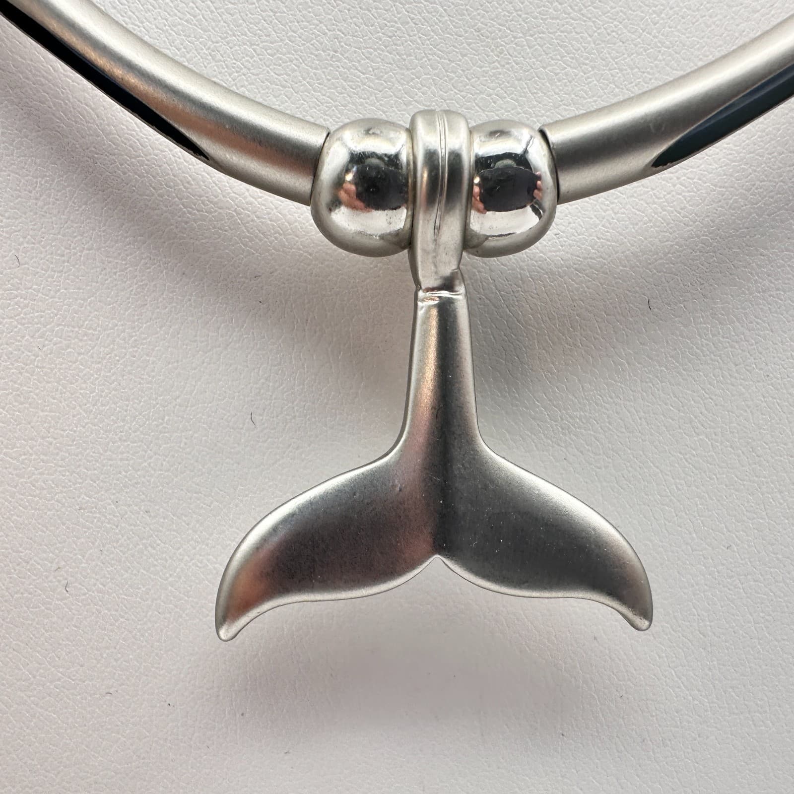 Vintage 90s Silver Tone Whale Tail Pendant Necklace Women's Classic Jewelry Boho - Thumbnail 5