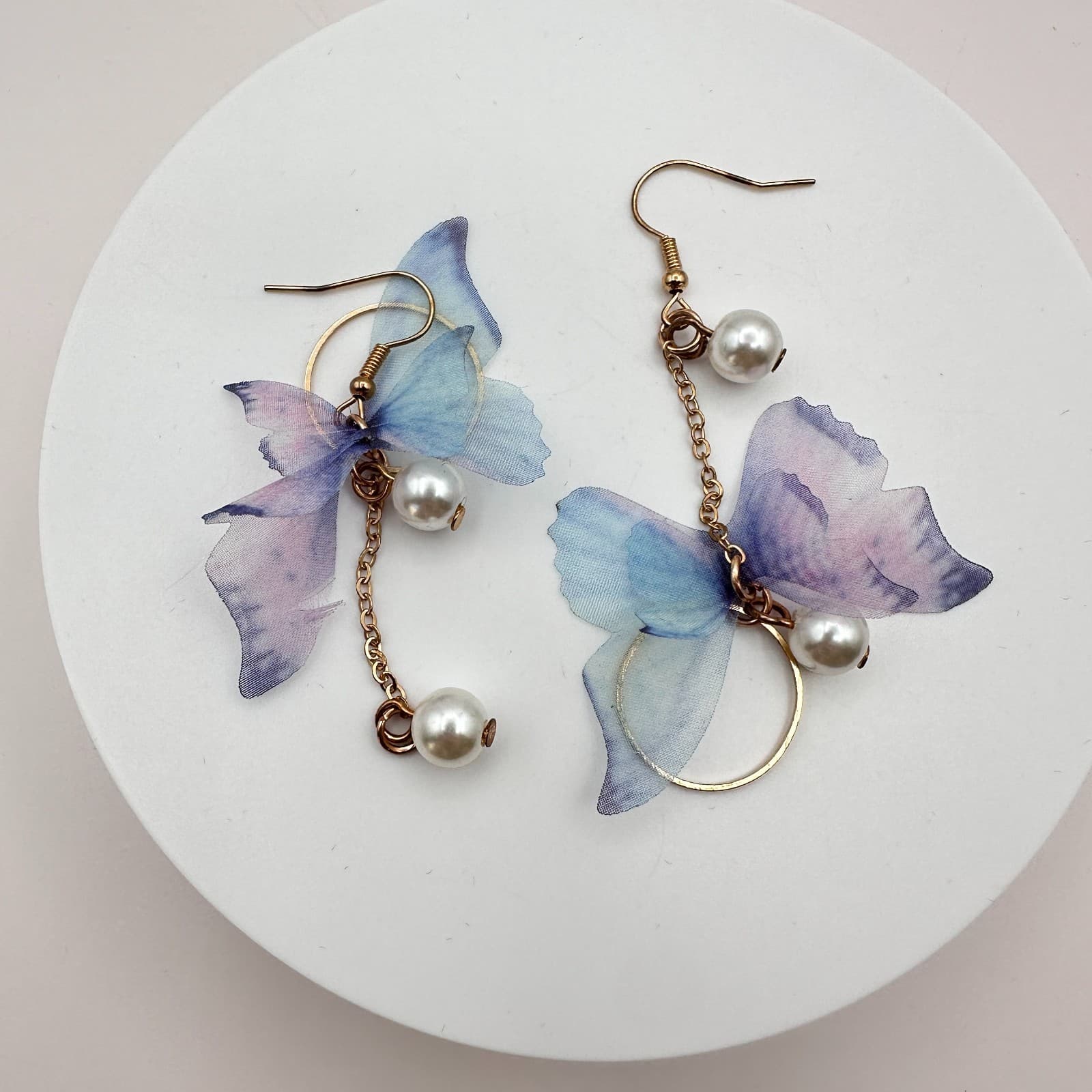 Vintage 90s Butterfly Wings Dangle Earrings Faux Pearl Gold Tone Boho Jewelry - Thumbnail 2