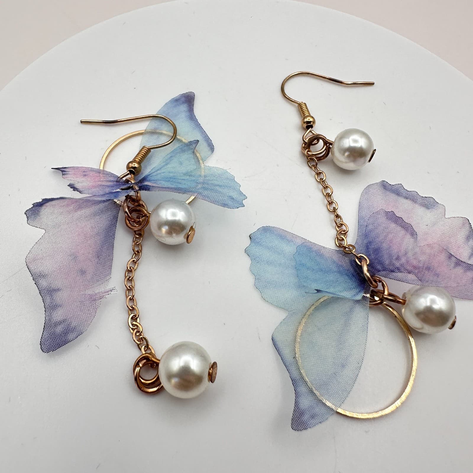 Vintage 90s Butterfly Wings Dangle Earrings Faux Pearl Gold Tone Boho Jewelry - Thumbnail 3