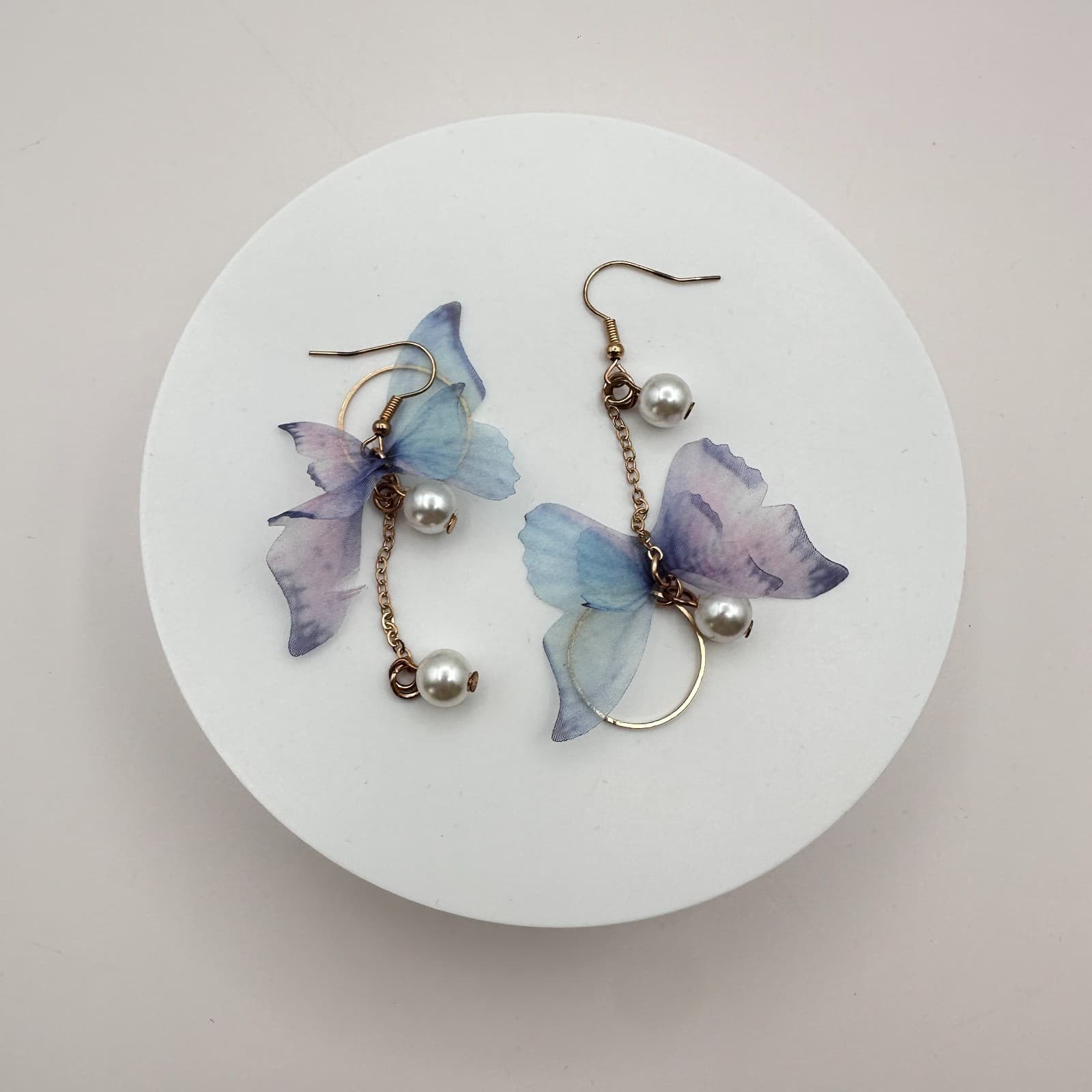 Vintage 90s Butterfly Wings Dangle Earrings Faux Pearl Gold Tone Boho Jewelry - Thumbnail 4