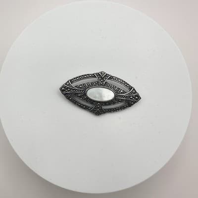 Vintage 90s Silver Tone Mother of Pearl Oval Marcasite Brooch Pin Jewelry - Thumbnail 3