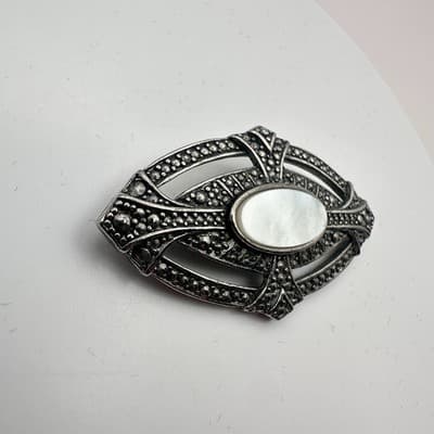 Vintage 90s Silver Tone Mother of Pearl Oval Marcasite Brooch Pin Jewelry - Thumbnail 4