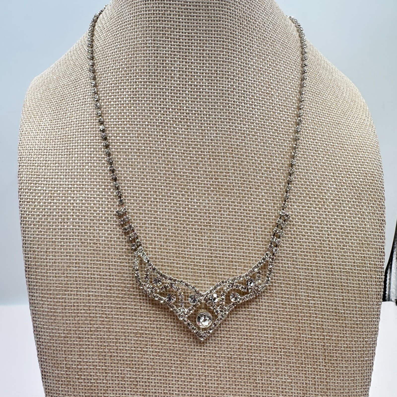 Vintage 90s Silver Tone Clear Rhinestone Link V Shaped Necklace Wedding Jewelry - Thumbnail 3