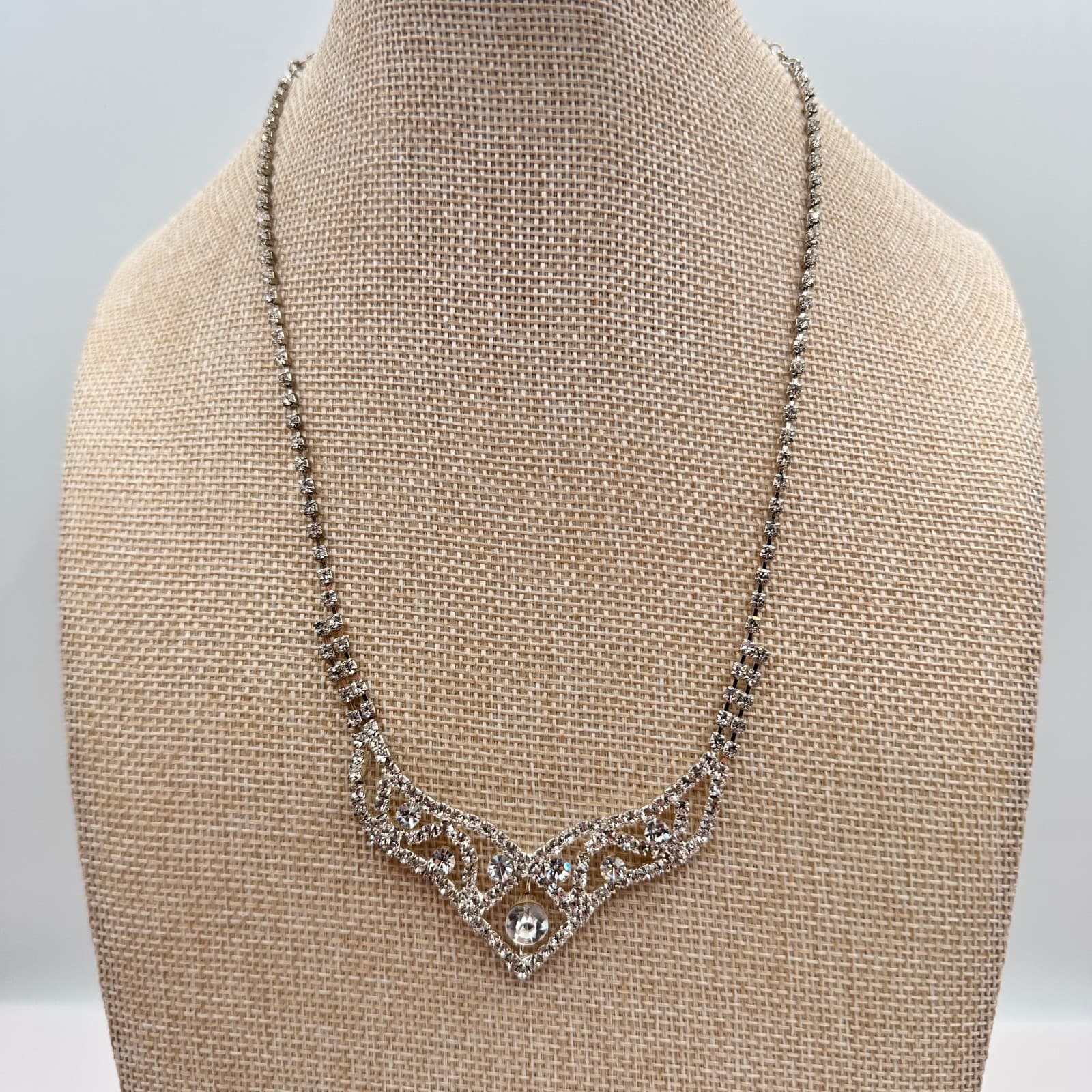 Vintage 90s Silver Tone Clear Rhinestone Link V Shaped Necklace Wedding Jewelry - Thumbnail 8
