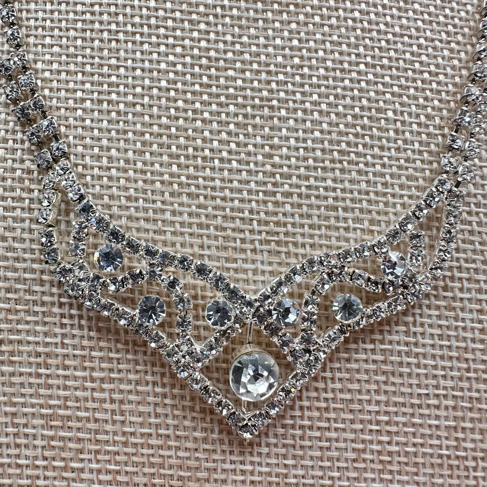 Vintage 90s Silver Tone Clear Rhinestone Link V Shaped Necklace Wedding Jewelry - Thumbnail 5