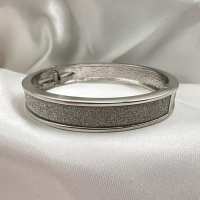 Vintage 90s Silver Tone Glitter Inlay Bangle Bracelet Hinged Fashion Jewelry - Thumbnail 4