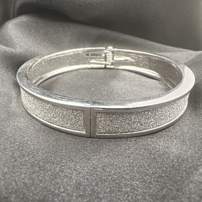 Vintage 90s Silver Tone Glitter Inlay Bangle Bracelet Hinged Fashion Jewelry - Thumbnail 8