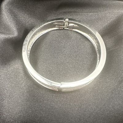 Vintage 90s Silver Tone Glitter Inlay Bangle Bracelet Hinged Fashion Jewelry - Thumbnail 7