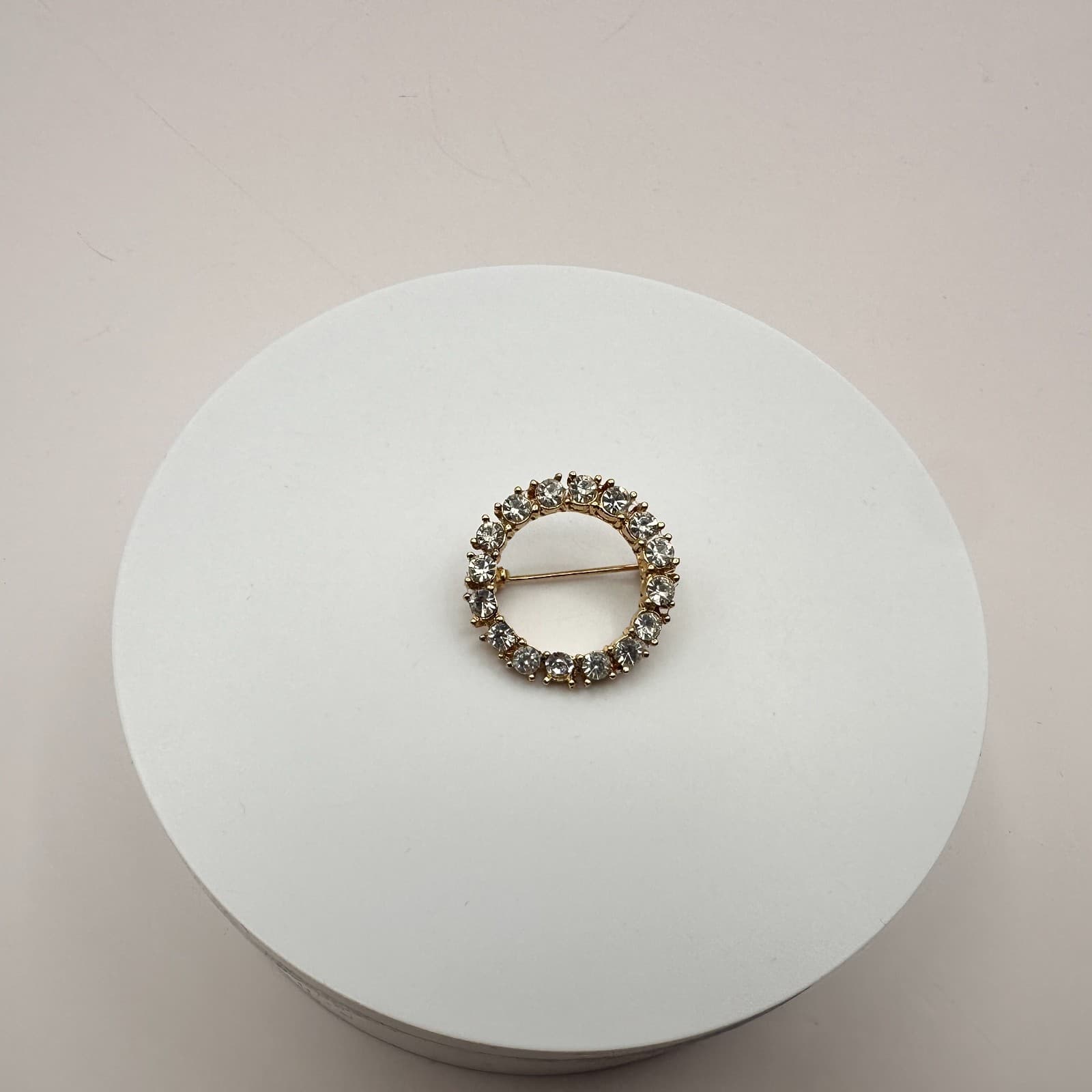 Vintage 90s Gold Tone Wreath Brooch Pin Clear Rhinestone Women's Fashion Jewelry - Thumbnail 3