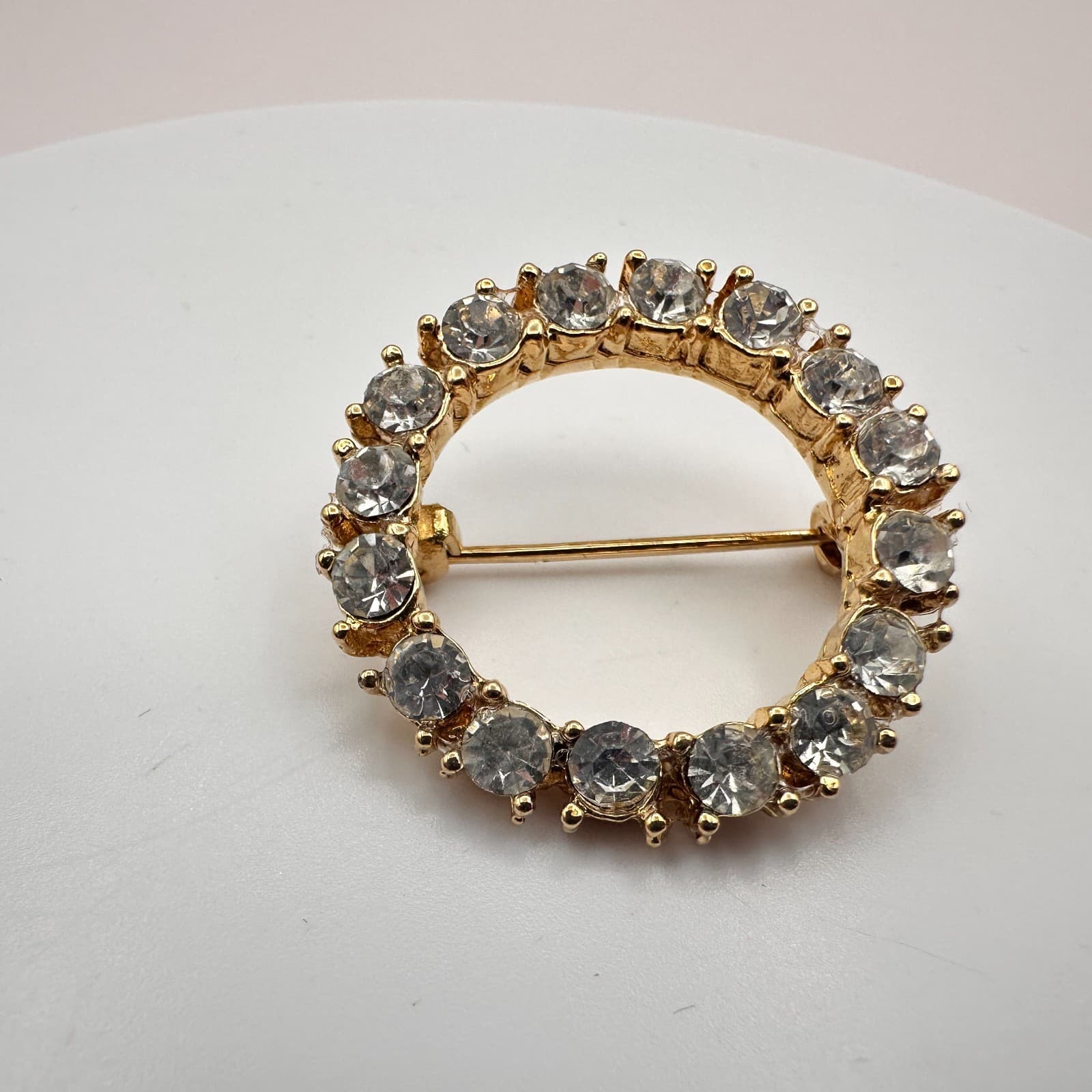 Vintage 90s Gold Tone Wreath Brooch Pin Clear Rhinestone Women's Fashion Jewelry