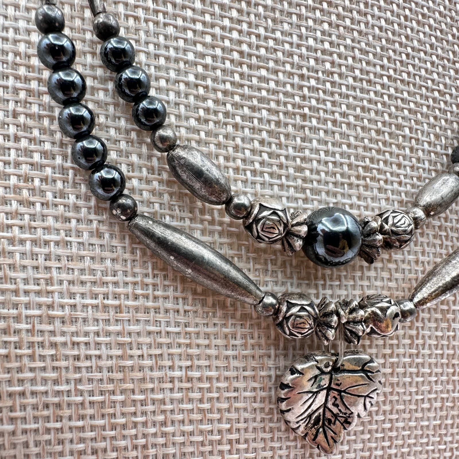Vintage Y2K Silver Tone Hematite Gray Beaded Leaf Pendant Necklace Jewelry Boho - Thumbnail 4