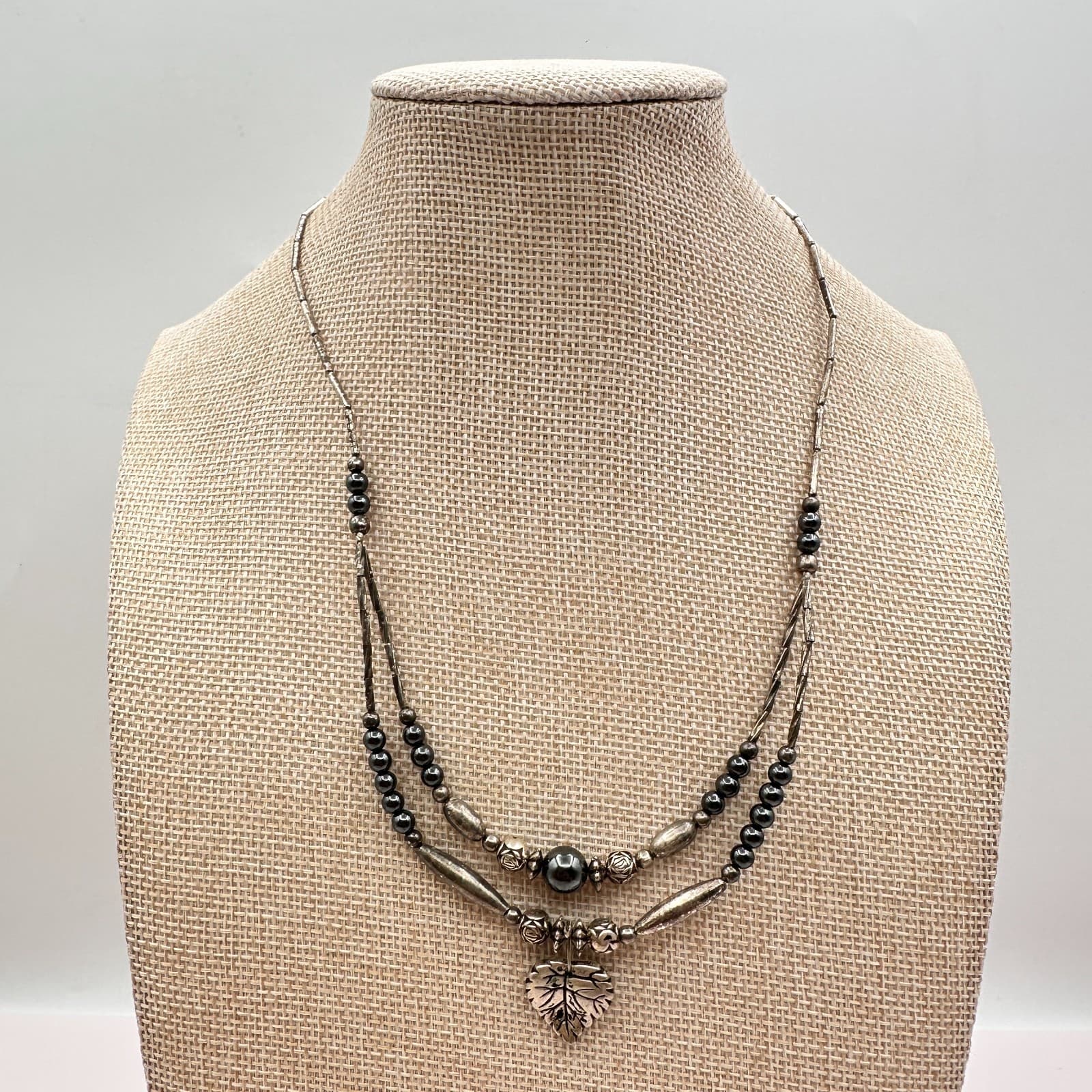 Vintage Y2K Silver Tone Hematite Gray Beaded Leaf Pendant Necklace Jewelry Boho - Thumbnail 3