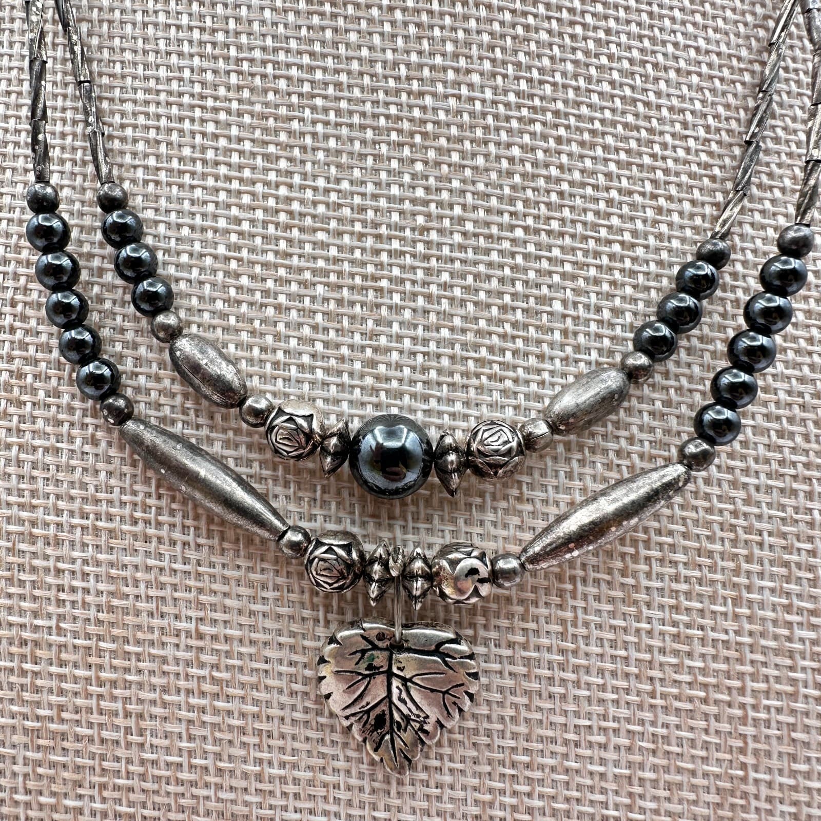 Vintage Y2K Silver Tone Hematite Gray Beaded Leaf Pendant Necklace Jewelry Boho