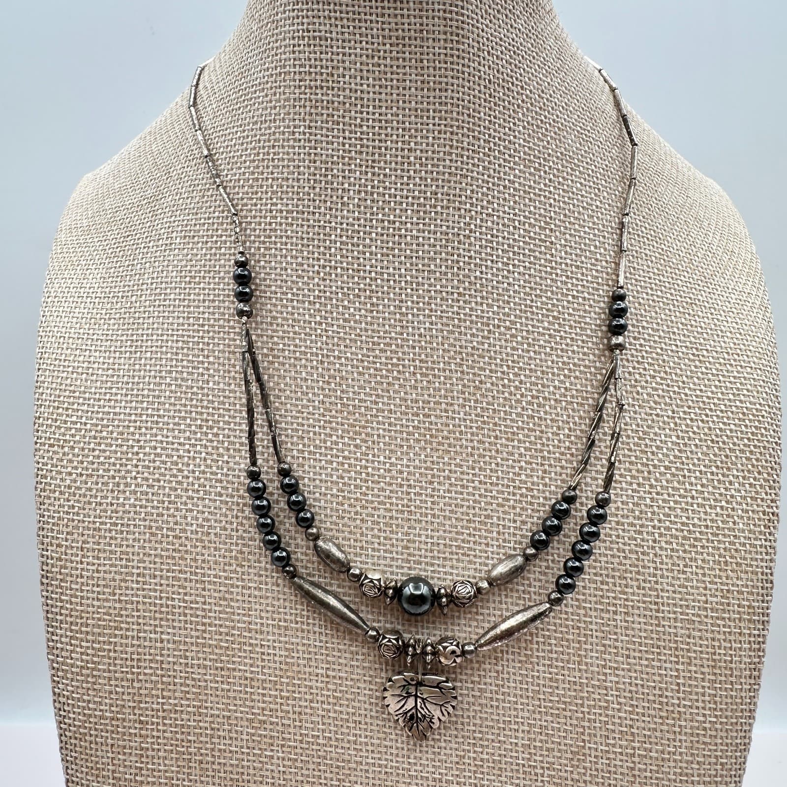 Vintage Y2K Silver Tone Hematite Gray Beaded Leaf Pendant Necklace Jewelry Boho - Thumbnail 2