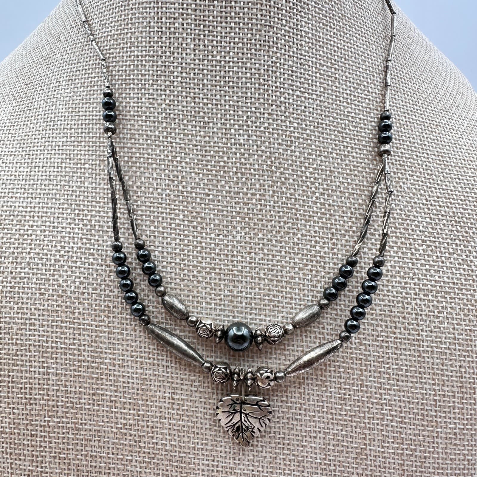 Vintage Y2K Silver Tone Hematite Gray Beaded Leaf Pendant Necklace Jewelry Boho - Thumbnail 9