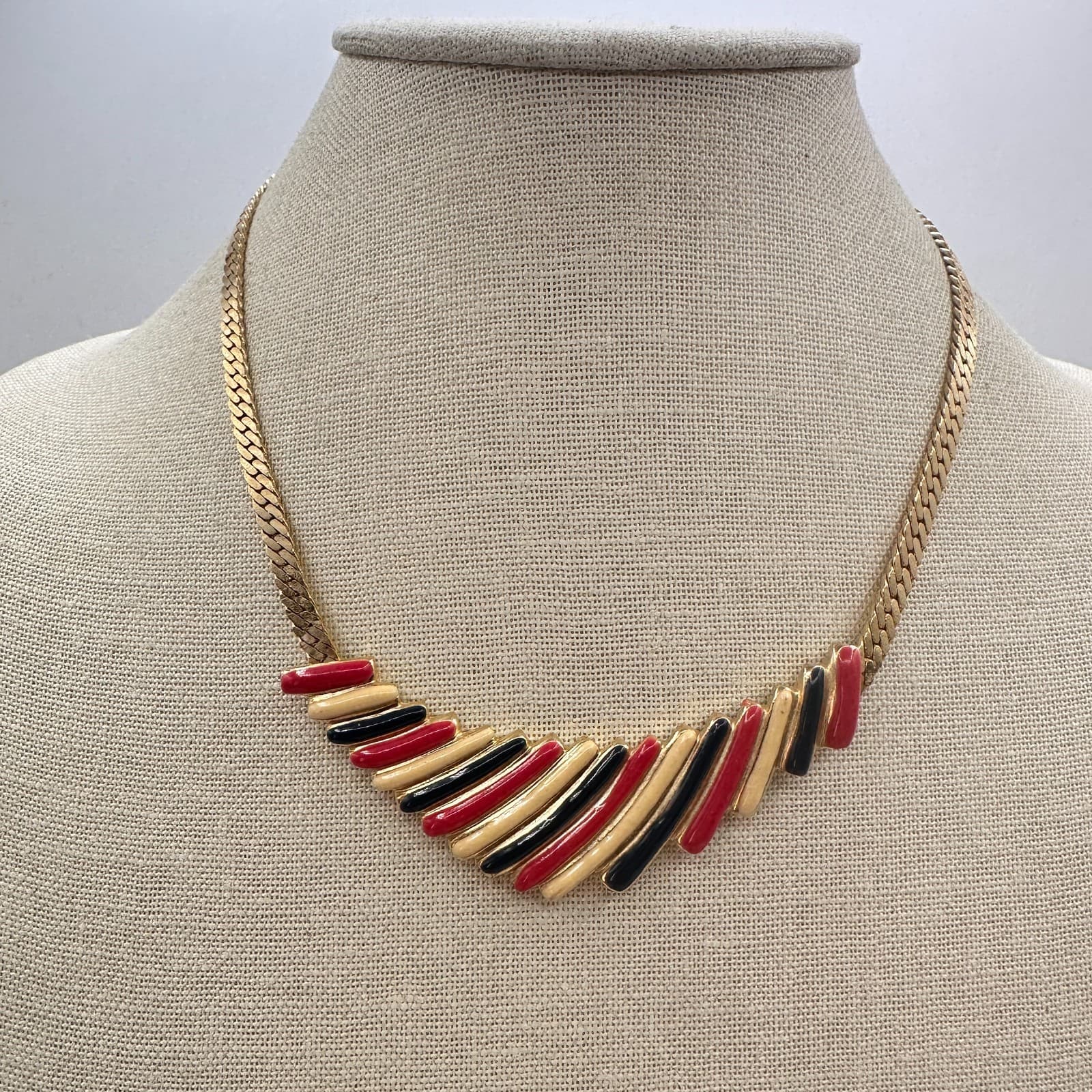 Vintage Y2K Gold Tone Retro Enamel Herringbone Necklace Classic Women's Jewelry - Thumbnail 2